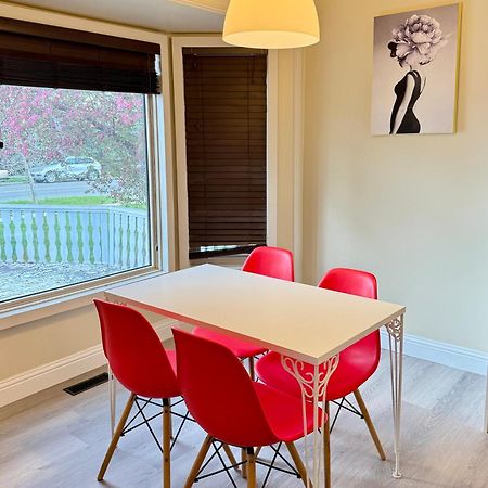 Gorgeous House&30 Second Bus Station Close C-Train& Free Parking YYC Exteriér fotografie