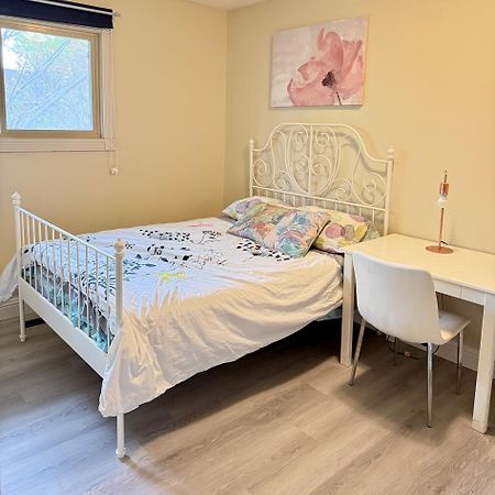 Gorgeous House&30 Second Bus Station Close C-Train& Free Parking YYC Exteriér fotografie