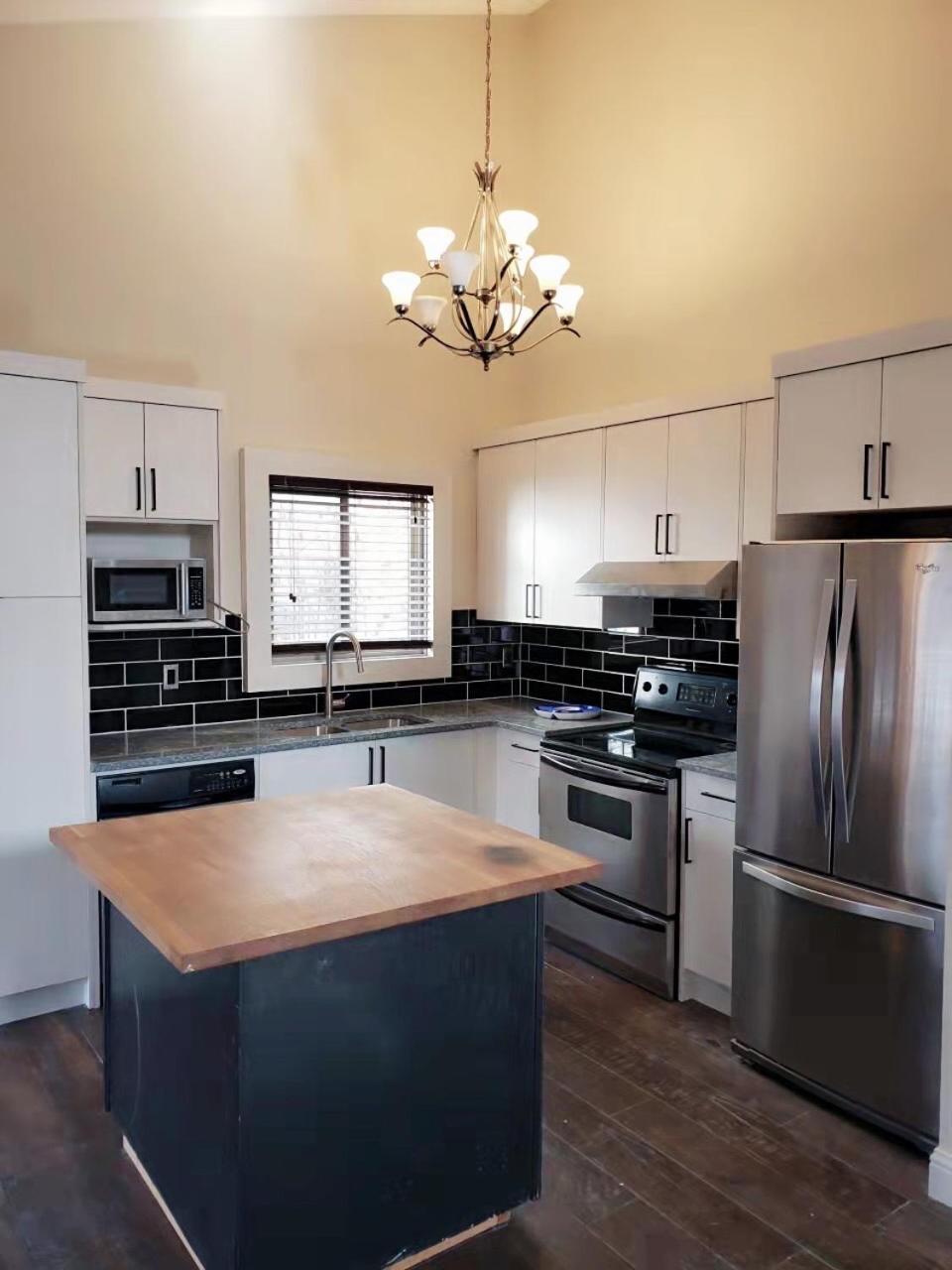 Gorgeous House&30 Second Bus Station Close C-Train& Free Parking YYC Exteriér fotografie