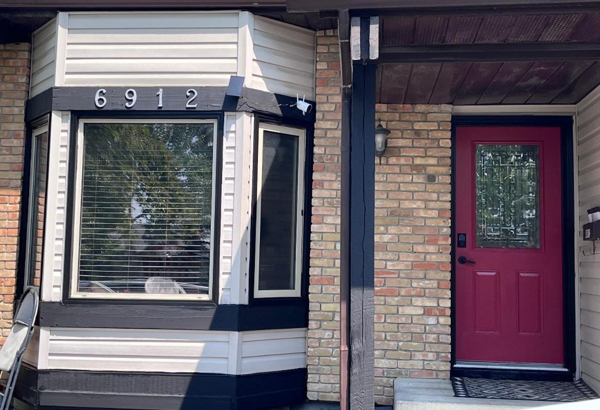 Gorgeous House&30 Second Bus Station Close C-Train& Free Parking YYC Exteriér fotografie
