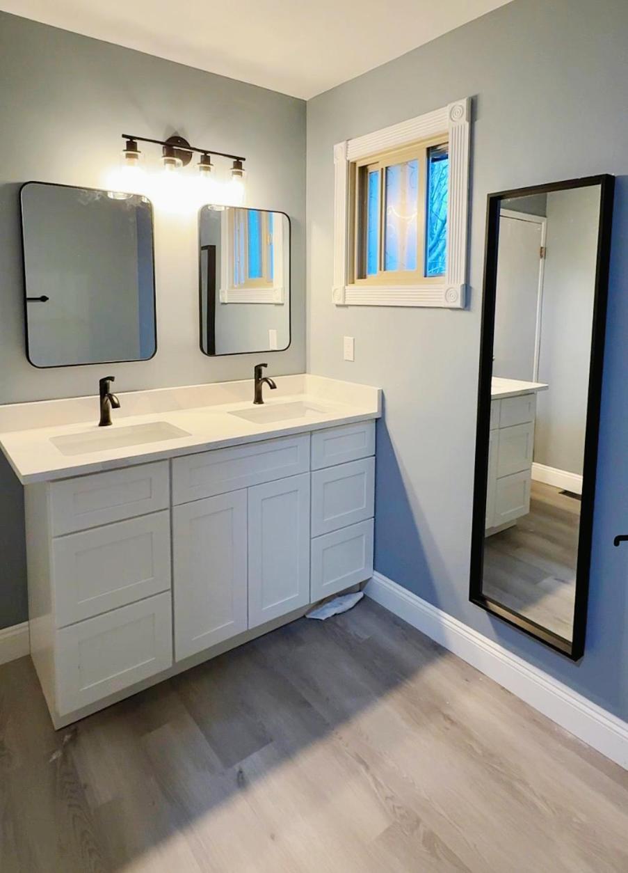 Gorgeous House&30 Second Bus Station Close C-Train& Free Parking YYC Exteriér fotografie