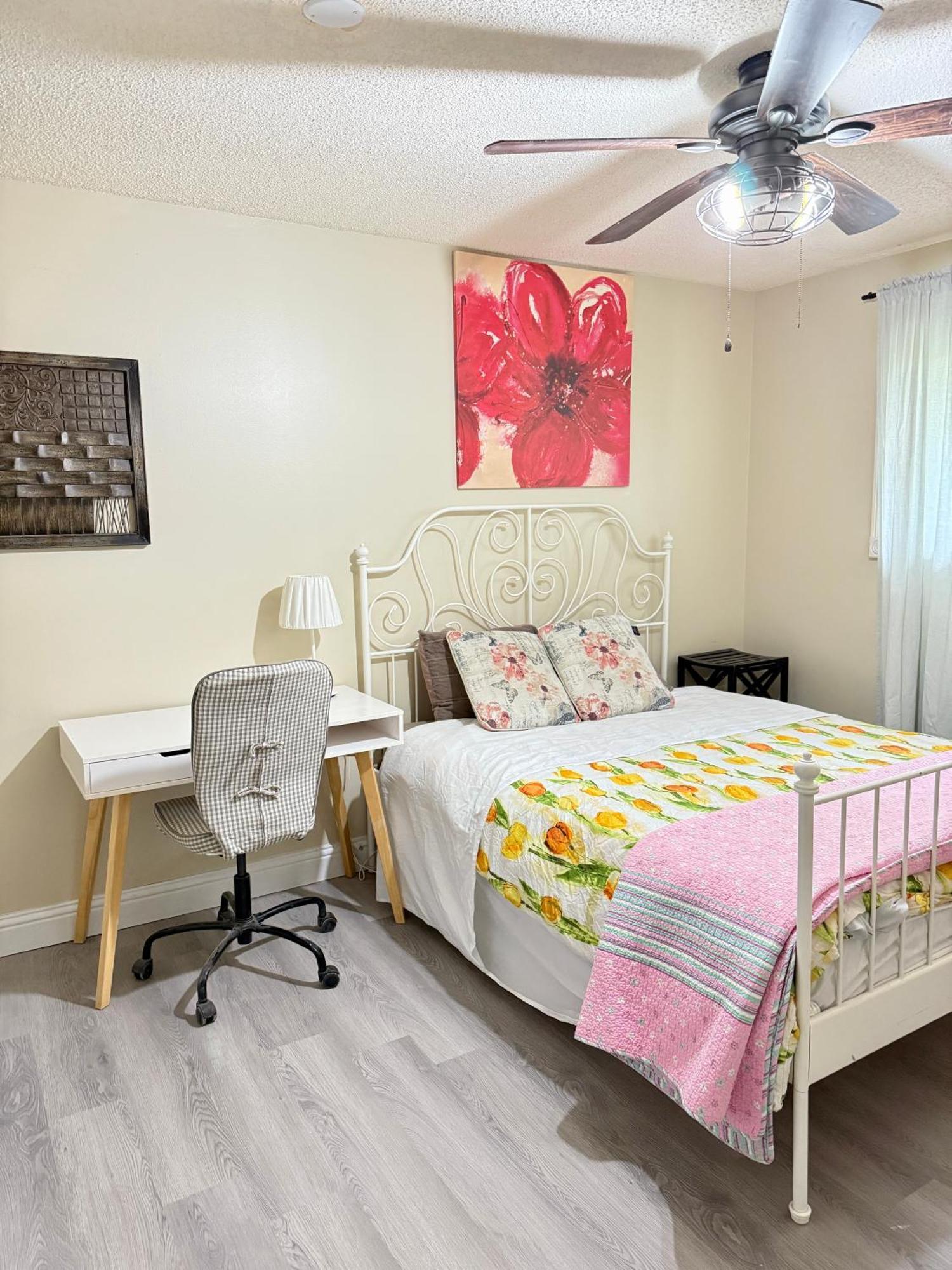 Gorgeous House&30 Second Bus Station Close C-Train& Free Parking YYC Exteriér fotografie