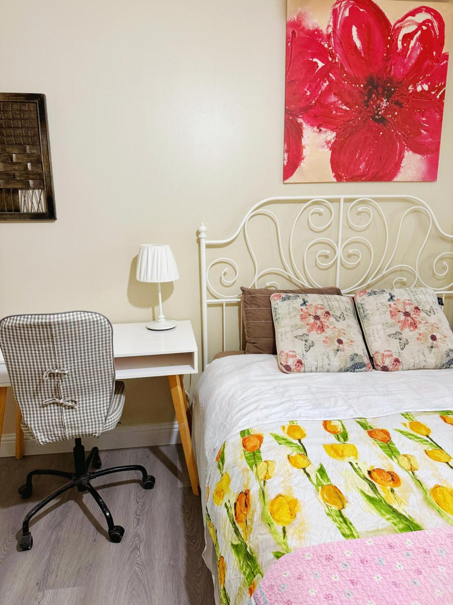 Gorgeous House&30 Second Bus Station Close C-Train& Free Parking YYC Exteriér fotografie